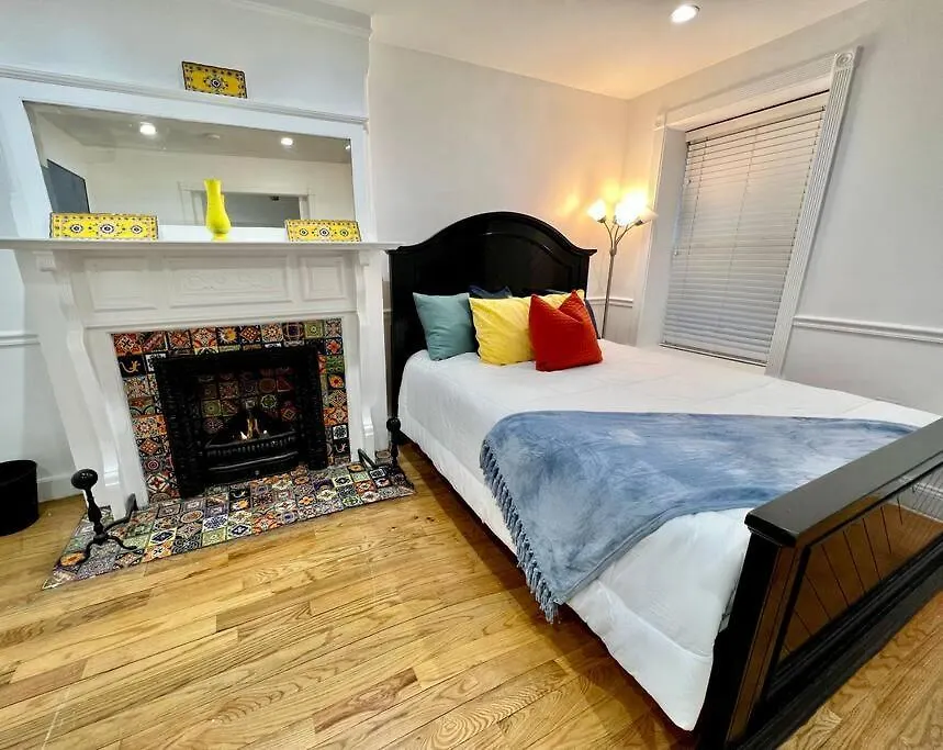 ניו יורק The Caz, A Modern Brooklyn Townhome With Waterfall לינה וארוחת בוקר ניו יורק